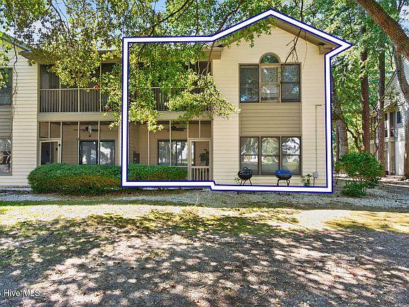3rd image of 222 SW Clubhouse Road # A