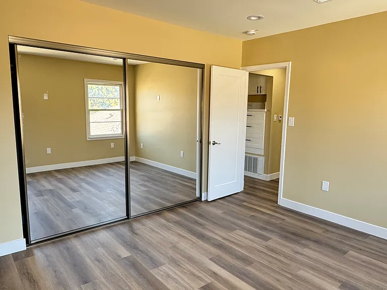 2016 Pine Ave #F — Photo 11
