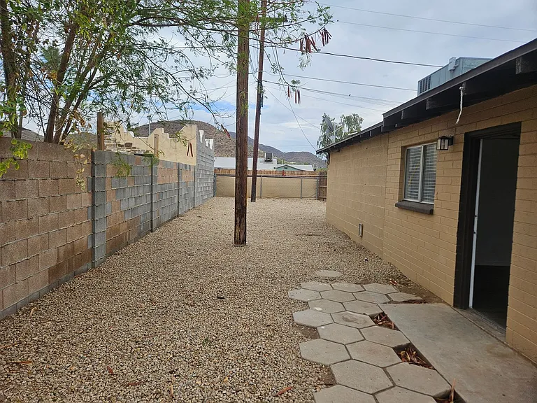 1608-1610 W. Becker Lane — Photo 3