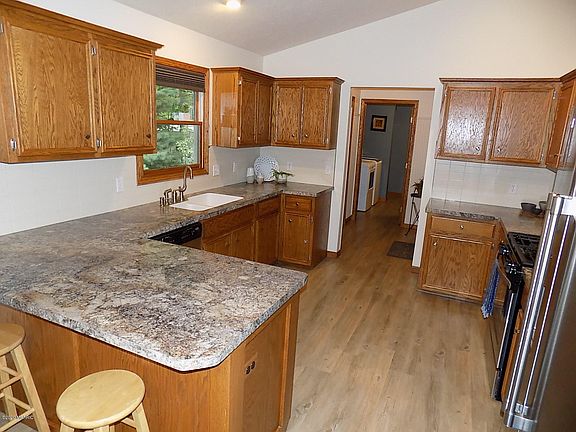 2nd image of 7243 Pine Oak Ln