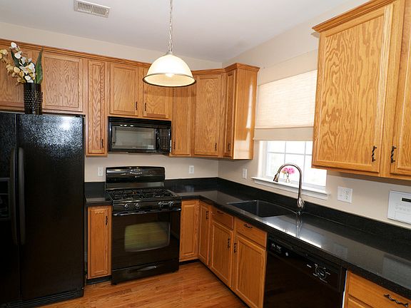 4th image of 7 Dogwood Ln