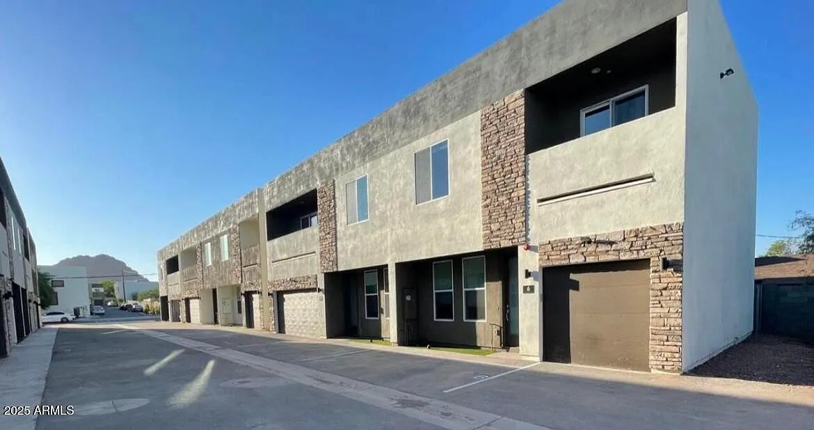 Building Photo - 1850 N 51st St #4