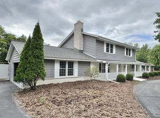 2105 Nagawicka Rd, Hartland, WI 53029