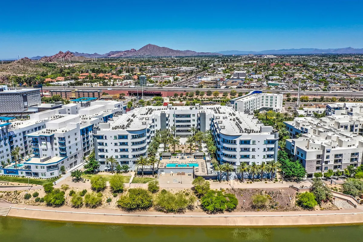 Building Photo - 945 E Playa Del Norte Dr #2025