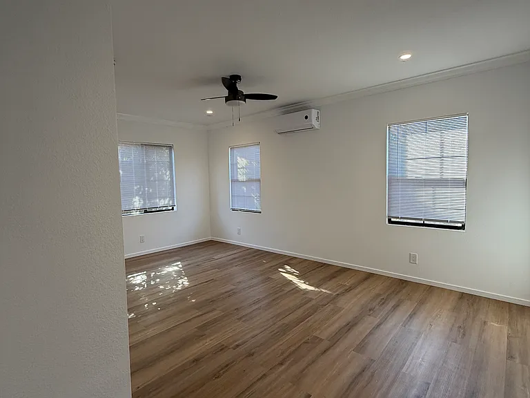 417 2nd St #12 — Photo 5