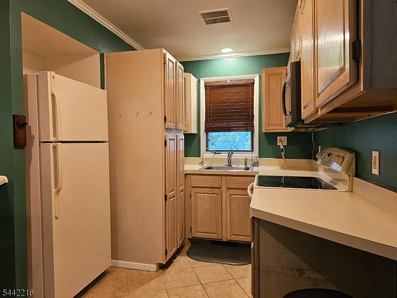 2 bed, 1.0 bath, $2,300 — Photo 2
