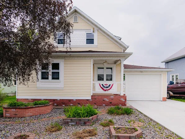 510 4th St SE, Jamestown, ND 58401