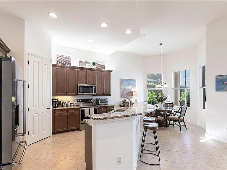 7863 Valencia Ct — Photo 15