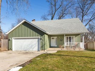 711 Sunny Ln, Barrington, IL 60010