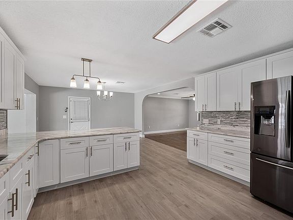 3rd image of 510 WINDERMERE DRIVE