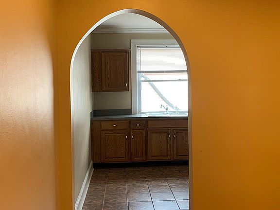 3rd image of 106 N Main St #4