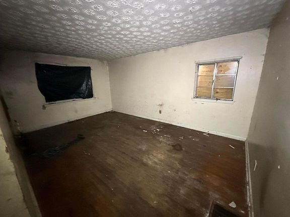 2nd image of 2369 Hiawatha Park Dr