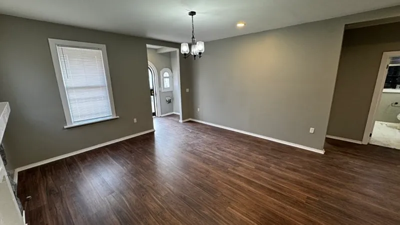 3 bed, 2.0 bath, 1600 sqft, $1,595 — Photo 3