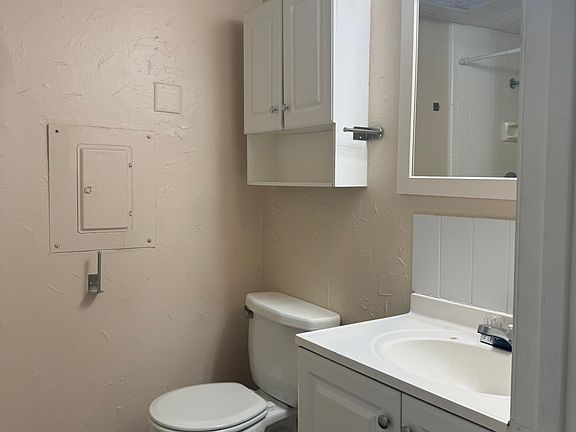 4th image of 9809 Walnut St #301