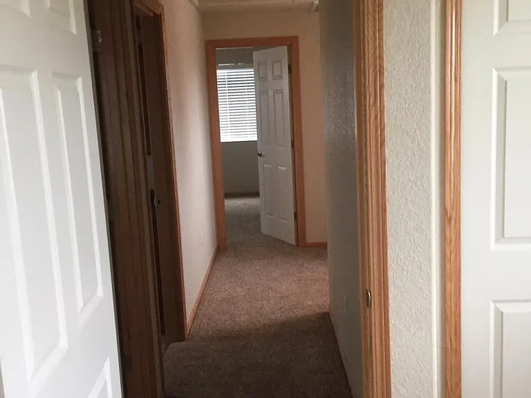 1864 Maplewood Dr — Photo 12