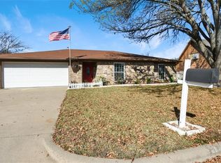 204 Russell Ln, Hewitt, TX 76643