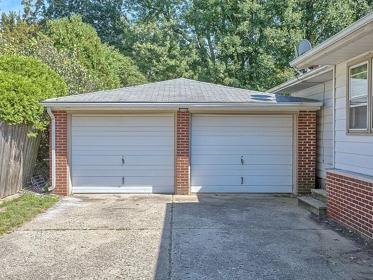 2110 Boudreau Dr — Photo 24