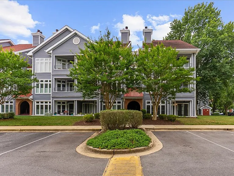 1134 Lake Heron Dr #1B — Photo 3