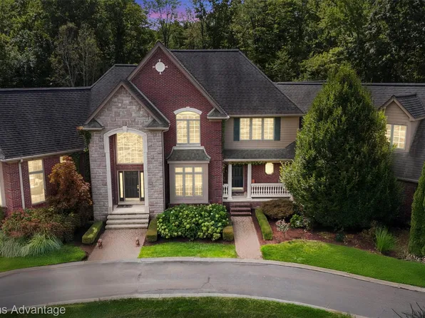 22101 Kettle Lake Rd, Northville, MI 48167