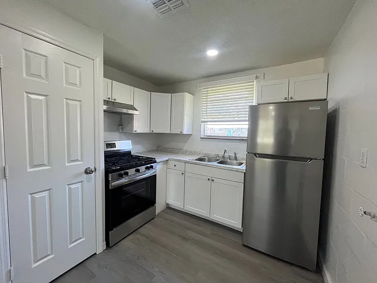 803-828 Floyd St NE — Photo 5