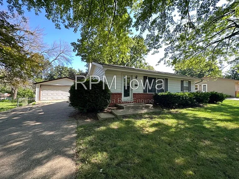 1318 SW Lynn Dr — Photo 1