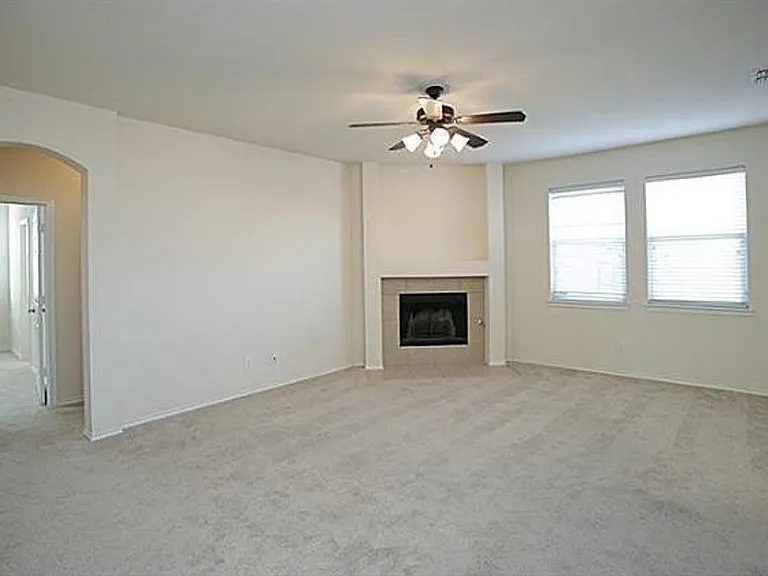 1407 Hazelwood Dr — Photo 2