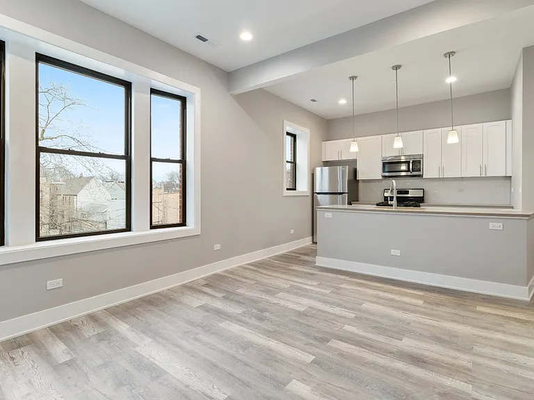 859 N Hoyne Ave #2B — Photo 1