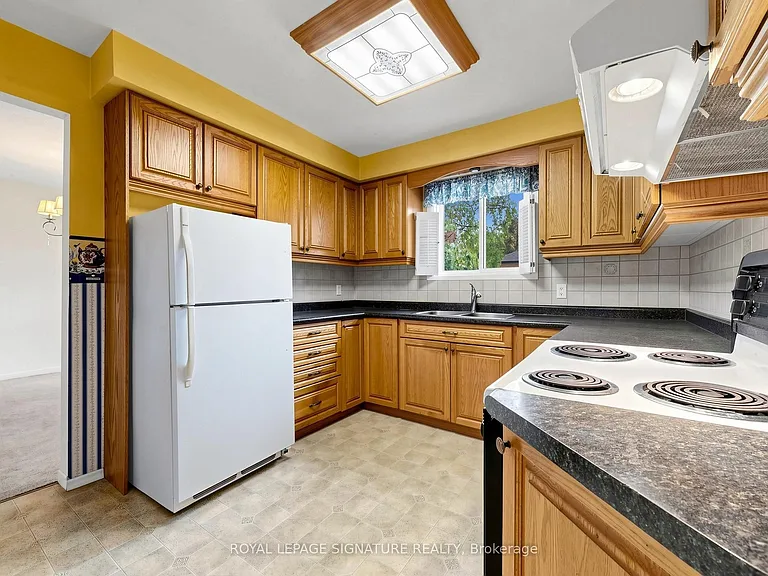 94 Howlett Ave — Photo 19