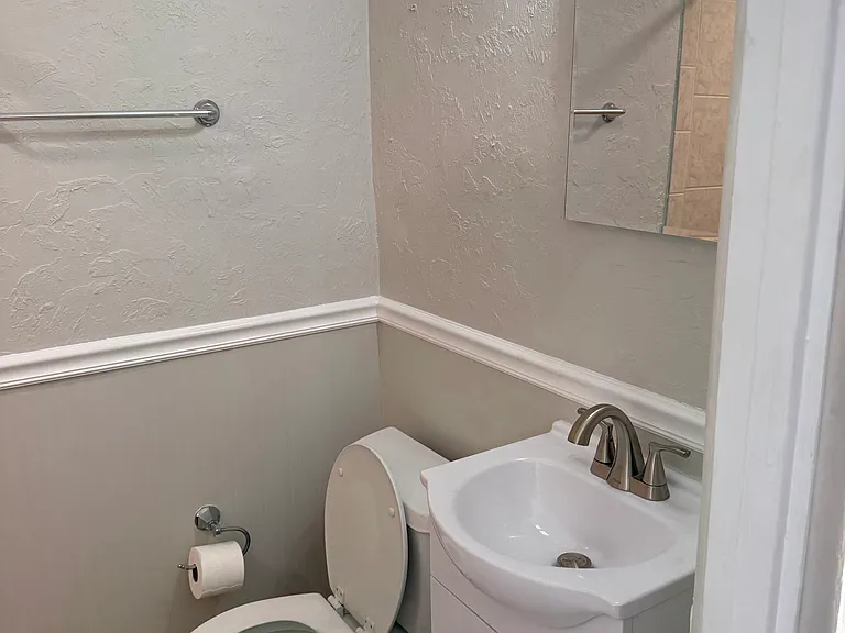2624 Grove St — Photo 9