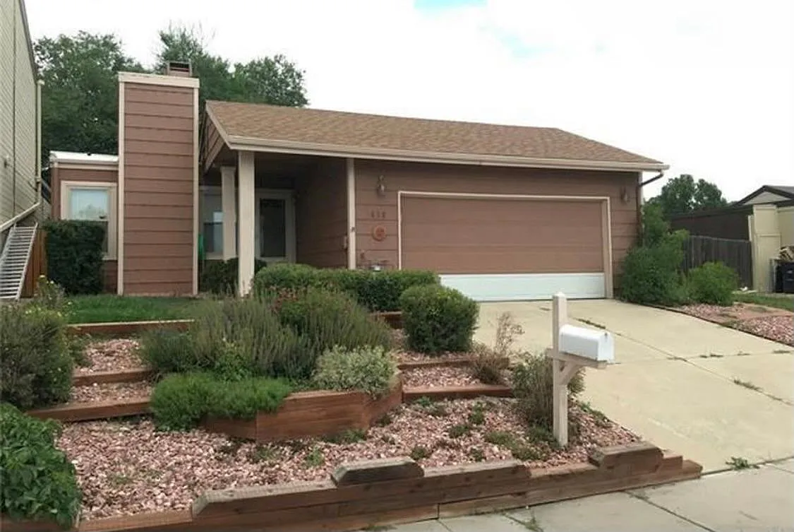 3 bed, 1148 sqft, $2,000 — Photo 1