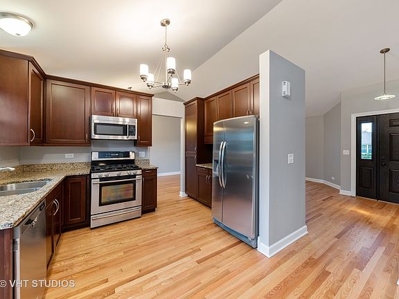 4th image of 542 Shaker Ln