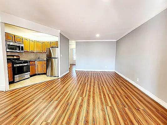 5th image of 825 41st St Floor 2