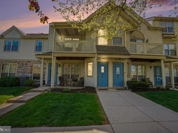 806 Foxmeadow Dr #806, Royersford, PA 19468