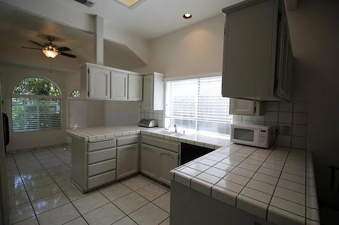 1408 E Salem Ave — Photo 7