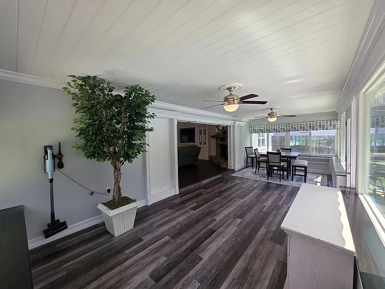 223 S Nesbitt Ter — Photo 30