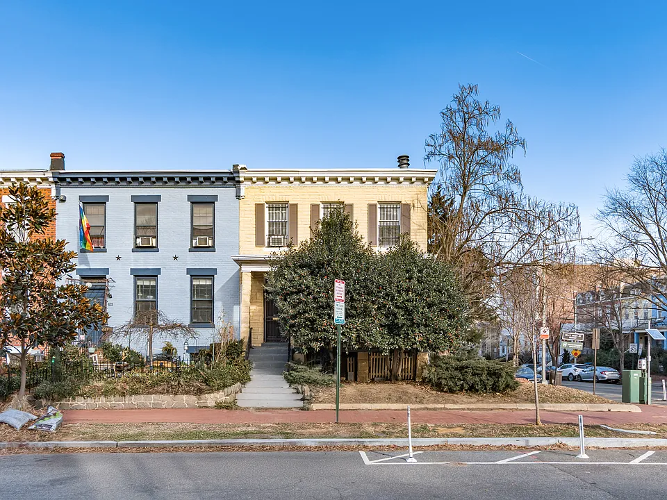 722 E St NE #2