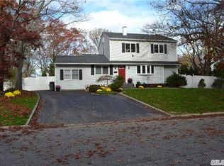 15 Hart Ln, South Setauket, NY 11720