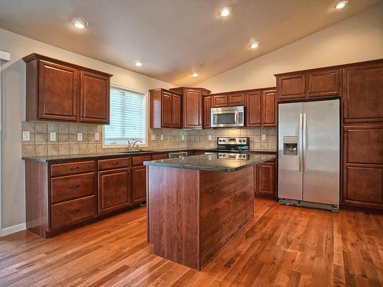 654 Cornhill Rd — Photo 9