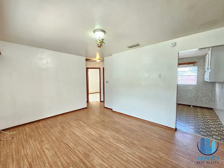 2302 Burns St — Photo 10