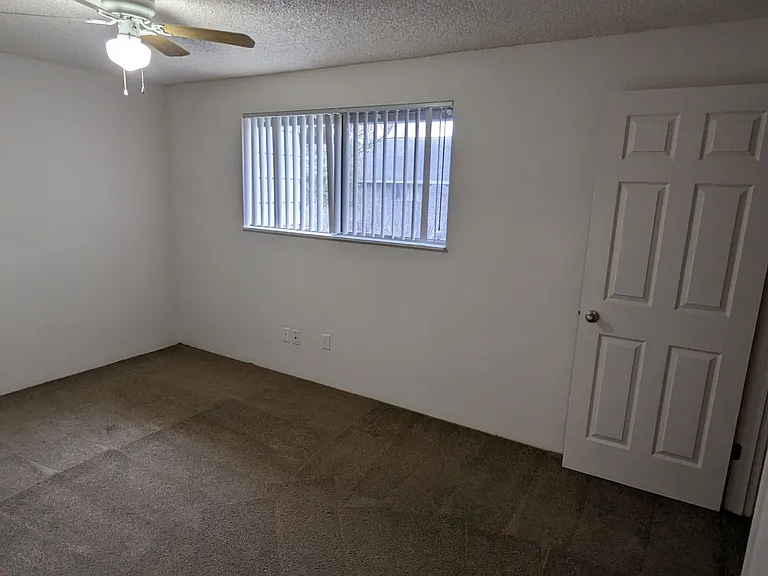 Royal Crest Townhomes — Photo 129