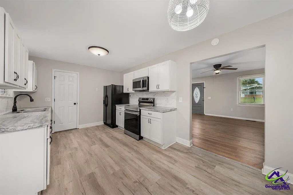 3 bed, 1.5 bath, 1352 sqft, $1,495 — Photo 4