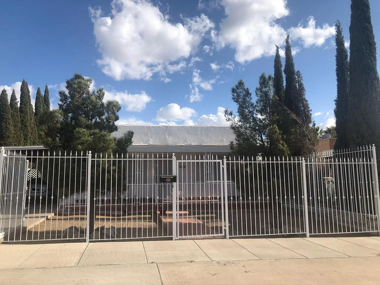 2 bed, 930 sqft, $1,200 — Photo 1
