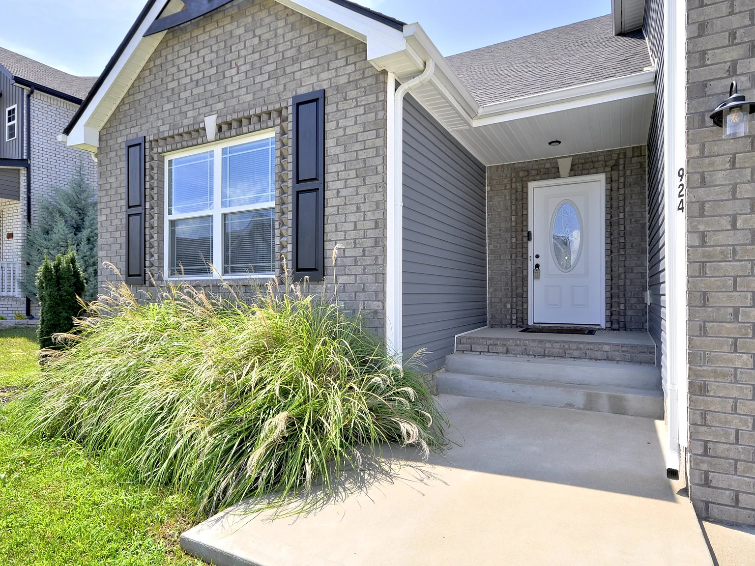 4 bed, 2.5 bath, 2057 sqft, $2,200 — Photo 2
