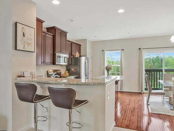 3rd image of 335 Cherrystone Ct