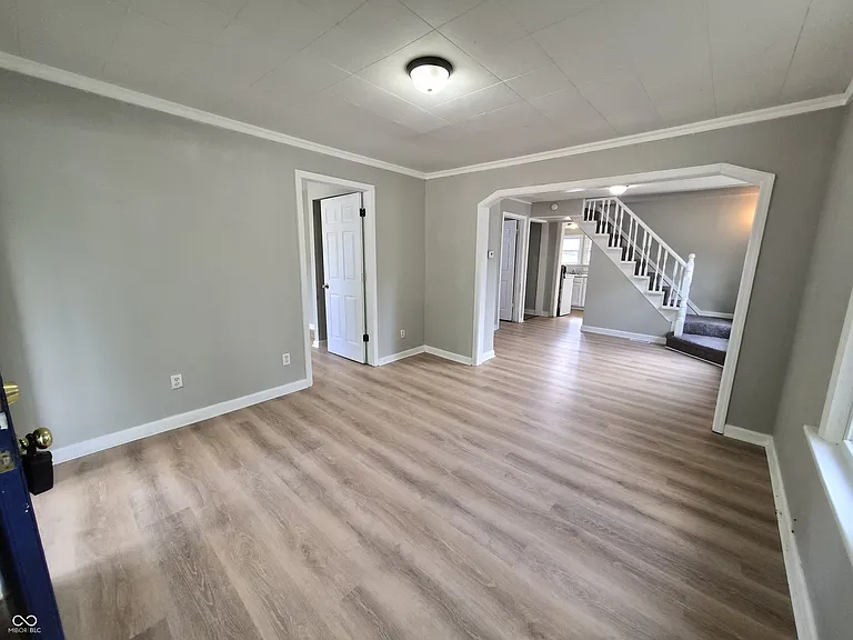 925 N Somerset Ave — Photo 8