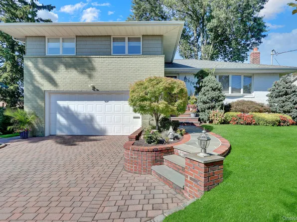 506 Nassau Place, Garden City, NY 11530