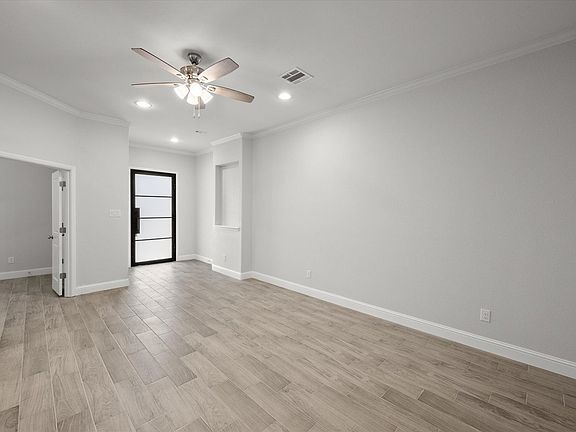 4th image of 2341 Park Dr