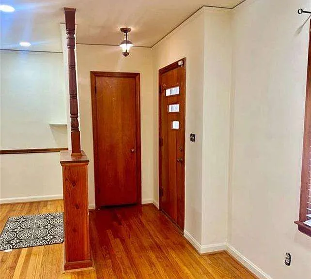 2560 Wood Valley Dr — Photo 3