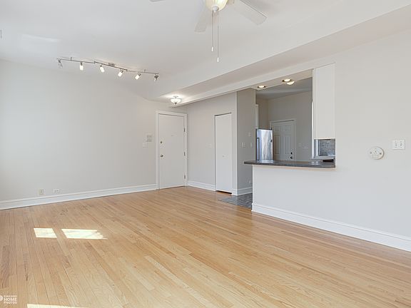 3rd image of 5812 N Wayne Ave APT 2B
