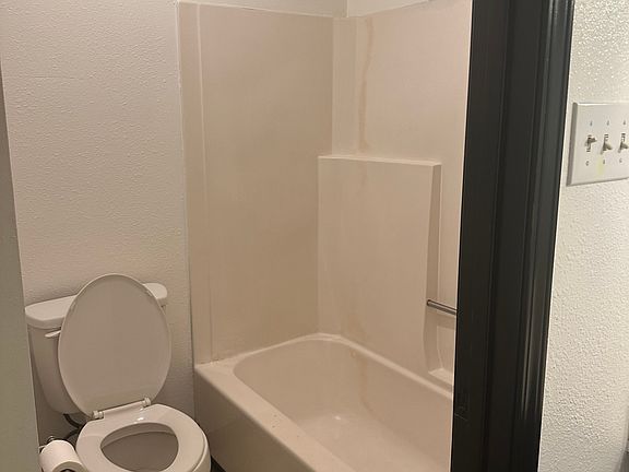 4th image of 1644 Clear Lake Ave #B